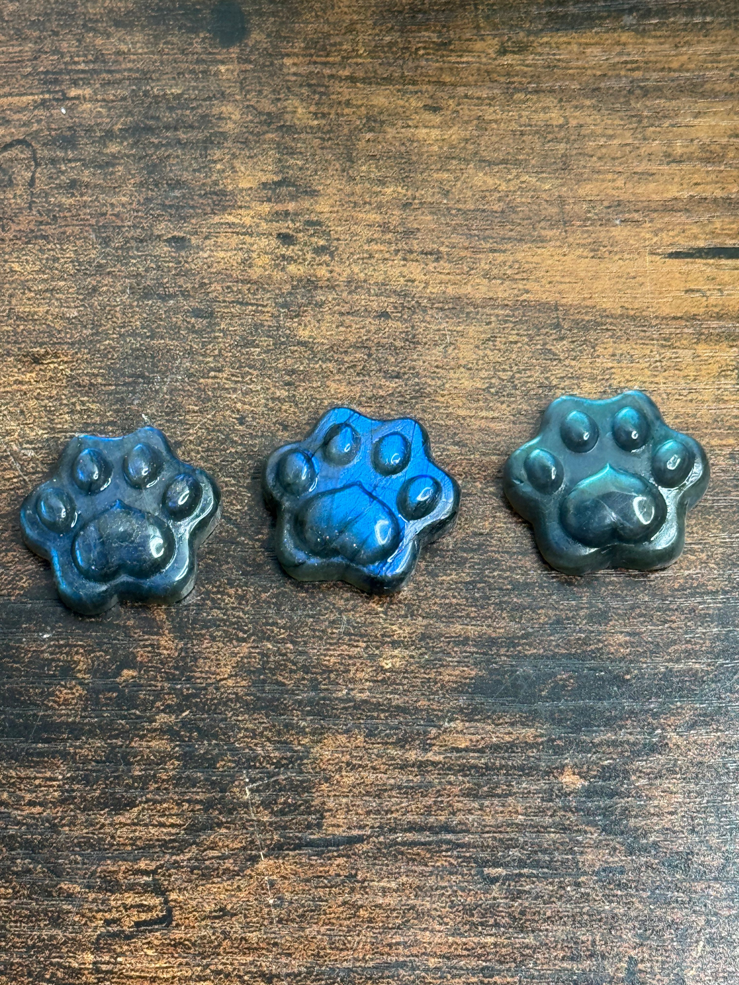 Labradorite paw print