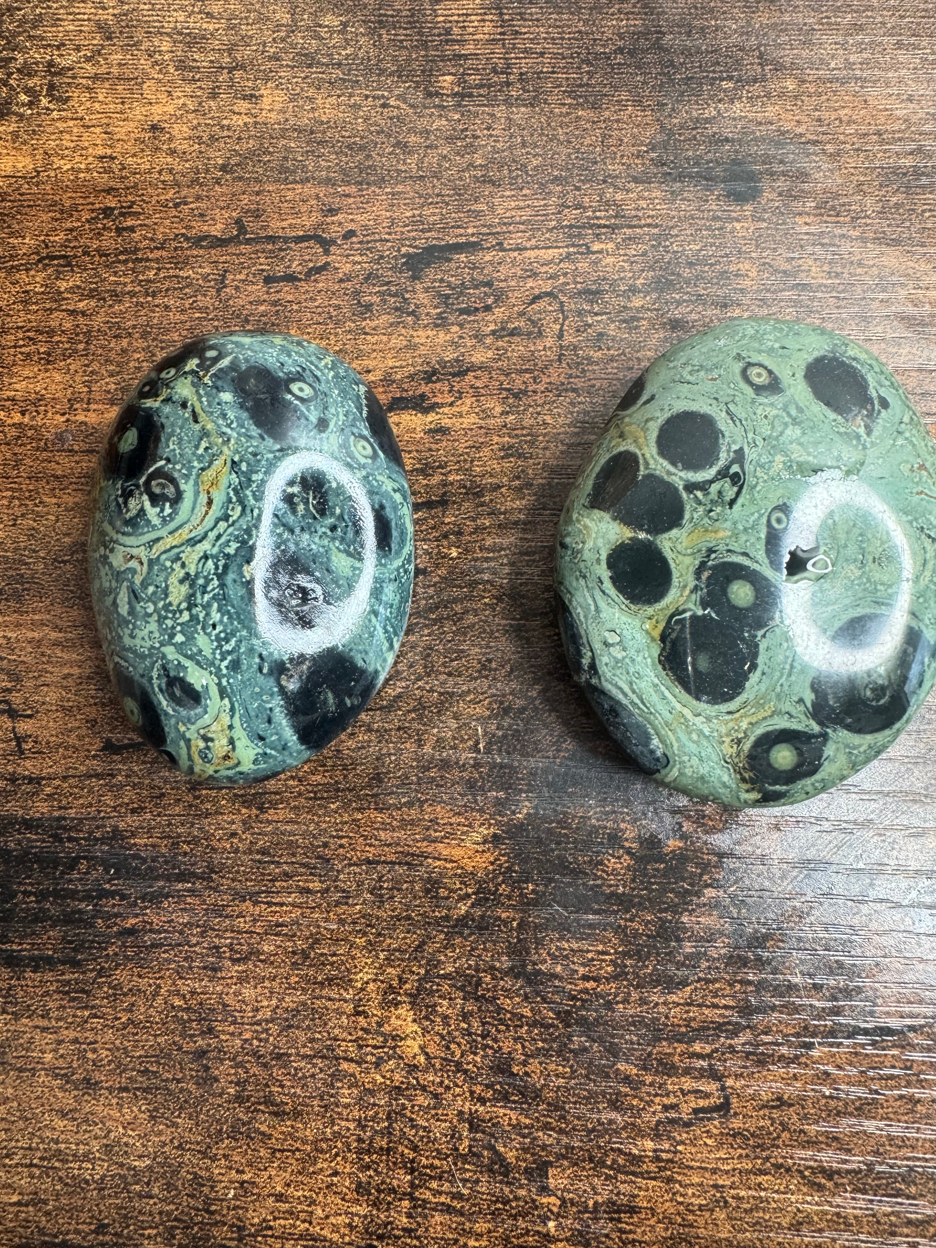 Jasper palm stones